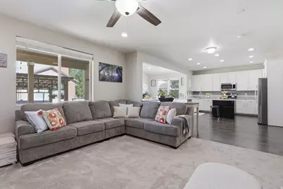 10338 S Venenzia Way W, South Jordan, UT 84095 - Photo 7