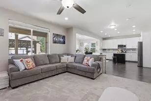 10338 S Venenzia Way W, South Jordan, UT 84095 - Photo 7
