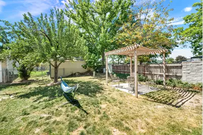 884 Storm Mountain Dr, Taylorsville, UT 84123 - Photo 23