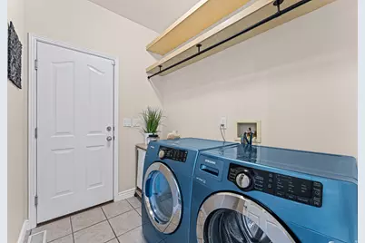 10489 N Colonial Dr W, Cedar Hills, UT 84062 - Photo 29