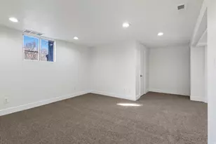 377 N 200 W, Salt Lake City, UT 84103 - Photo 23
