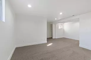 377 N 200 W, Salt Lake City, UT 84103 - Photo 25