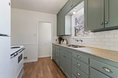 377 N 200 W, Salt Lake City, UT 84103 - Photo 9