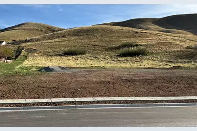 597 S Oakridge Dr E, Tooele, UT 84074 - Photo 9