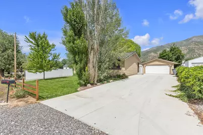 235 S Center St, Santaquin, UT 84655 - Photo 5