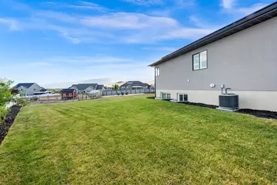9853 N Elkhorn Rd, Eagle Mountain, UT 84005 - Photo 39