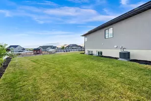 9853 N Elkhorn Rd, Eagle Mountain, UT 84005 - Photo 39