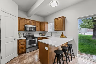 1944 N Hollow Ct, Lehi, UT 84043 - Photo 3