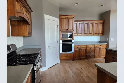 1075 Grandview Dr, Providence, UT 84332 - Photo 17