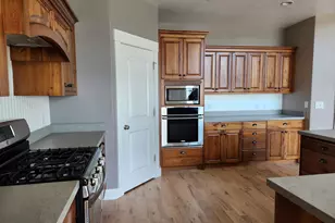 1075 Grandview Dr, Providence, UT 84332 - Photo 17