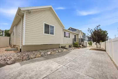 768 W Star Spangled Dr S, Bluffdale, UT 84065 - Photo 27