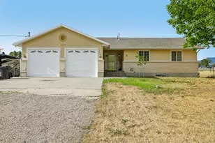 425 W Cherry St, Grantsville, UT 84029 - Photo 1