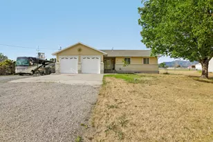 425 W Cherry St, Grantsville, UT 84029 - Photo 3