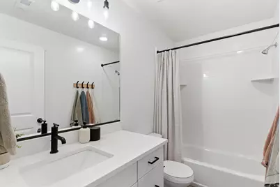 1364 E Beechwood Dr, Layton, UT 84040 - Photo 29