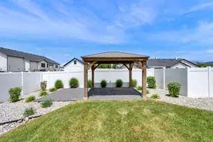 1823 S 2475 W, West Haven, UT 84401 - Photo 25