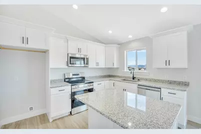 841 E 200 S #9, Mount Pleasant, UT 84647 - Photo 3