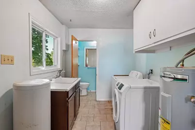 2031 N 1500 W, Clinton, UT 84015 - Photo 25