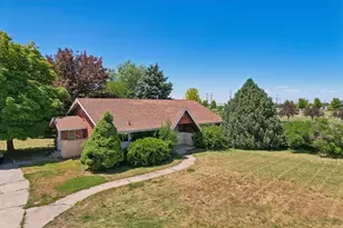 2031 N 1500 W, Clinton, UT 84015 - Photo 5