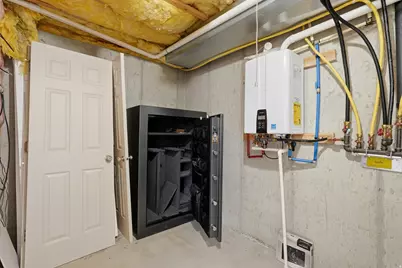2439 W 1675 S, West Haven, UT 84401 - Photo 35