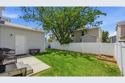 2019 N 2195 W, Clinton, UT 84015 - Photo 5