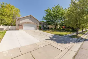882 W 25 N, Clearfield, UT 84015 - Photo 1