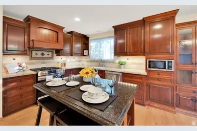 2304 W Bonanza Cir, South Jordan, UT 84095 - Photo 3