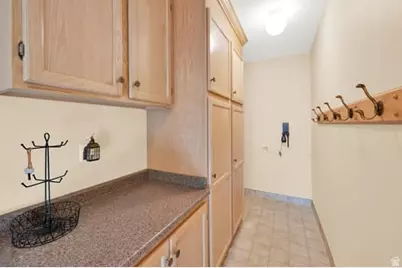 2304 W Bonanza Cir, South Jordan, UT 84095 - Photo 9