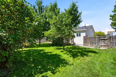 197 N 400 W, Clearfield, UT 84015 - Photo 23
