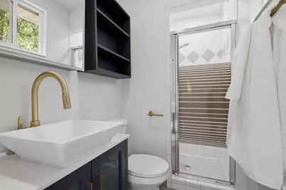 6557 S 2600 E, Cottonwood Heights, UT 84121 - Photo 15