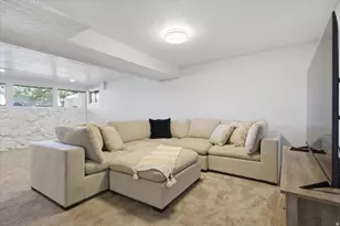 6557 S 2600 E, Cottonwood Heights, UT 84121 - Photo 21