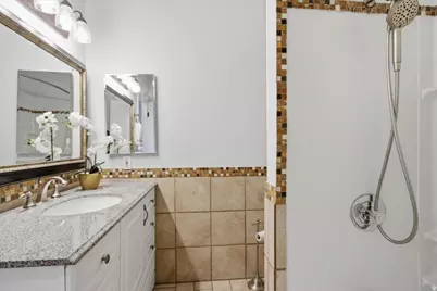 6557 S 2600 E, Cottonwood Heights, UT 84121 - Photo 17