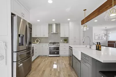 6557 S 2600 E, Cottonwood Heights, UT 84121 - Photo 9
