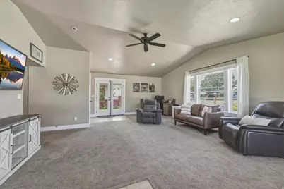 208 S 100 W, Nephi, UT 84648 - Photo 3