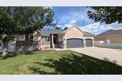 281 E Regent Park Ct S, Midvale, UT 84047 - Photo 1