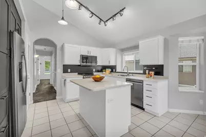 281 E Regent Park Ct S, Midvale, UT 84047 - Photo 9