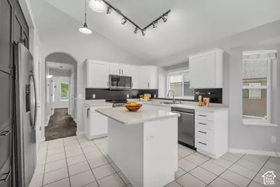 281 E Regent Park Ct S, Midvale, UT 84047 - Photo 11