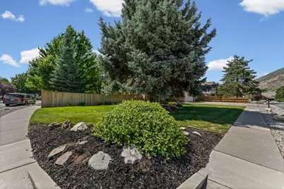 7268 S Macintosh Ln E, Cottonwood Heights, UT 84121 - Photo 33