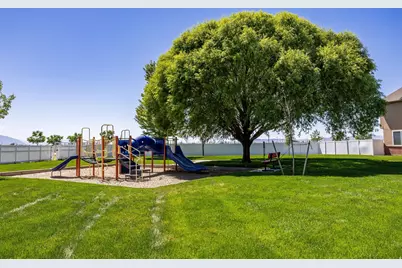 214 N Birmingham Ln W, North Salt Lake, UT 84054 - Photo 21