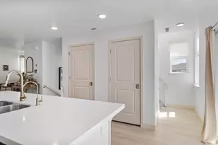 12996 S Cohab Canyon Ct, Riverton, UT 84096 - Photo 9
