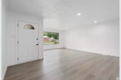 1016 S 400 W, Bountiful, UT 84010 - Photo 7