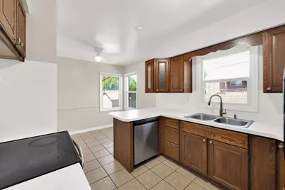 565 E 400 S, Clearfield, UT 84015 - Photo 5
