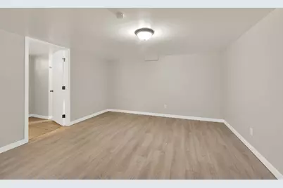 565 E 400 S, Clearfield, UT 84015 - Photo 15