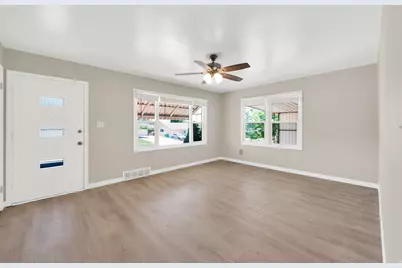 565 E 400 S, Clearfield, UT 84015 - Photo 3