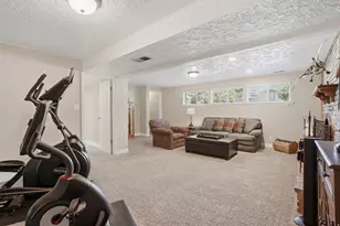 2590 E Country Ave, Cottonwood Heights, UT 84121 - Photo 29