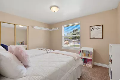 2590 E Country Ave, Cottonwood Heights, UT 84121 - Photo 17