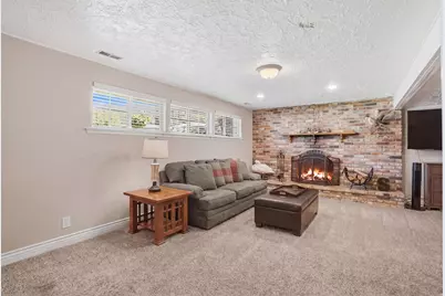 2590 E Country Ave, Cottonwood Heights, UT 84121 - Photo 25