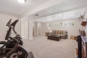 2590 E Country Ave, Cottonwood Heights, UT 84121 - Photo 27