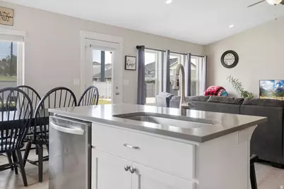 4143 E Berkshire Ln N, Eagle Mountain, UT 84005 - Photo 17