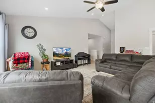 4143 E Berkshire Ln N, Eagle Mountain, UT 84005 - Photo 17