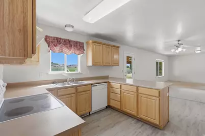 658 S 350 E, Santaquin, UT 84655 - Photo 7